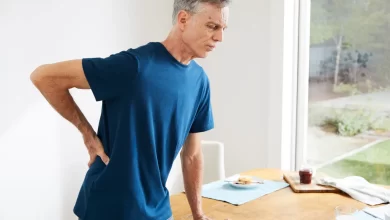 چرا موقع ایستادن کمردرد میگیریم؟ علل، راهکارها و تقویت بافت‌های بدن